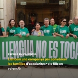 Llancem una campanya perquè les famílies coneguen els beneficis d’escolaritzar els fills en valencià