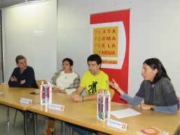 Presentació "Amb el català, fem pinya!" a Girona
