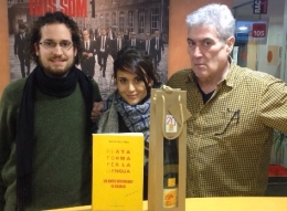 De dreta a esquerra, en Quim Monzó, la Queralt i el membre de l'executiva de PL, Francesc Marco.