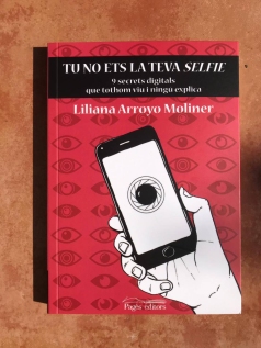 Tu no ets la teva selfie_Liliana Arroyo Moliner