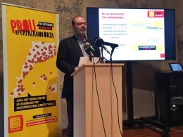Òscar Escuder, president de la Plataforma per la Llengua, presentant la campanya “Prou de catalanofòbia”